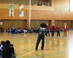 これから いっしょにがんばりましょう 1年生を迎える会 柏崎小学校