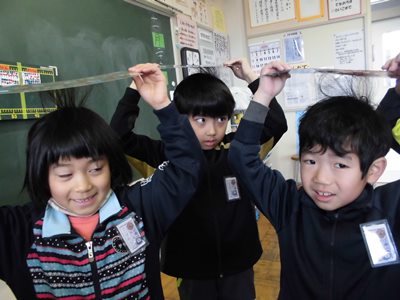 あっはっは ｎｏ １３３ 静電気 江南小学校ブログ