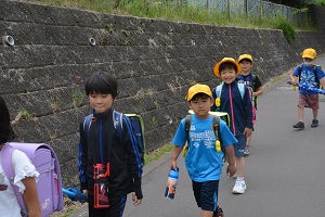 登下校の様子 是川小学校