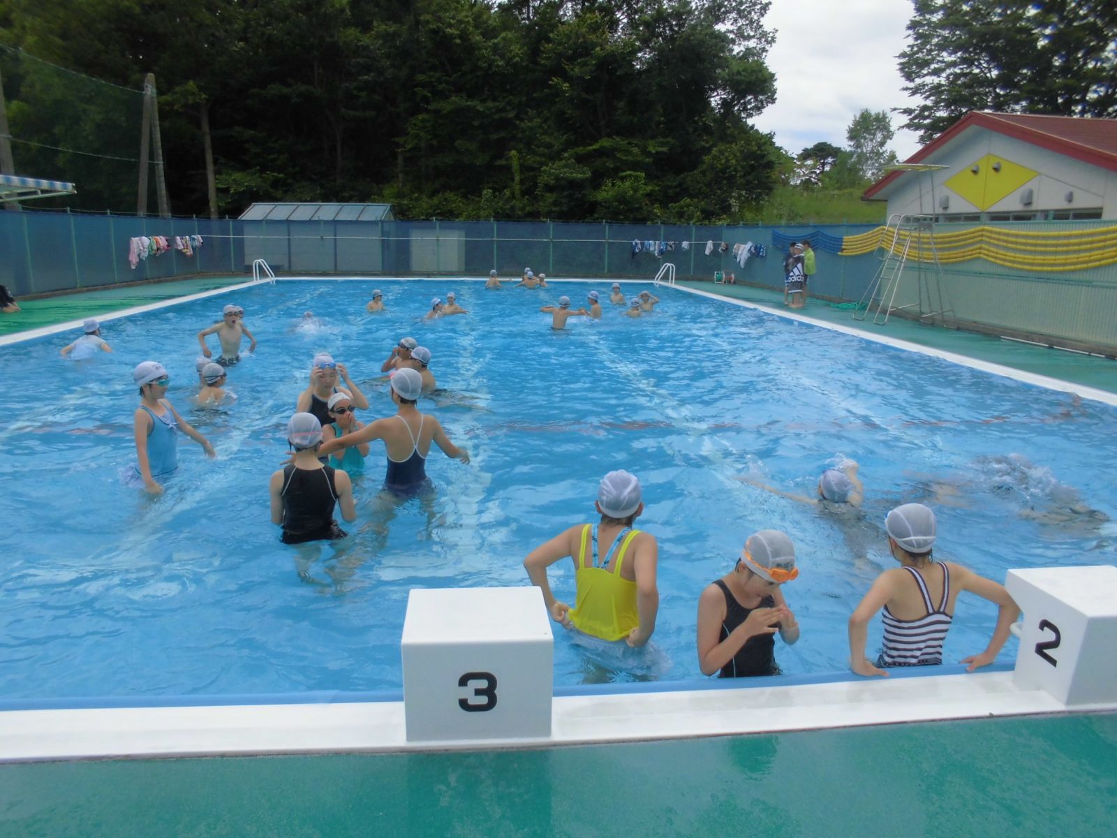 今年の初泳ぎは６年生 ようこそ町小ブログへ