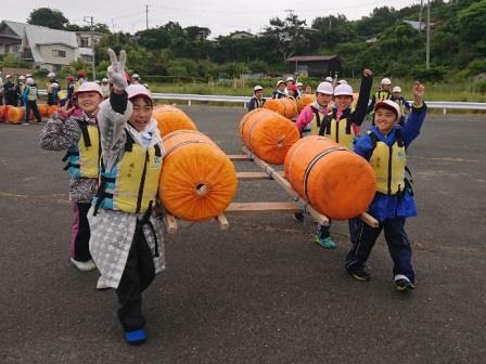 宿泊学習2日目 いかだ遊び 西白山台小学校ブログ