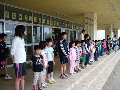 兄弟学級であいさつ運動 八戸市立青潮小学校ブログ